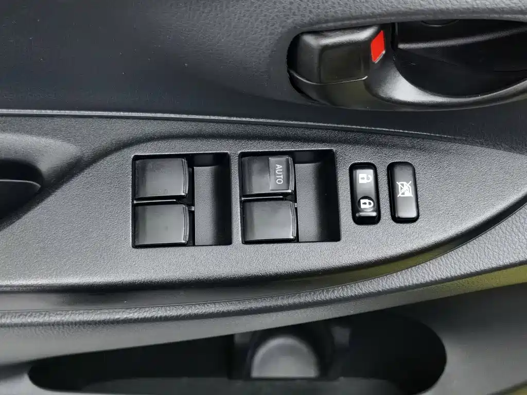 Toyota Yaris L 2016 — фото 9