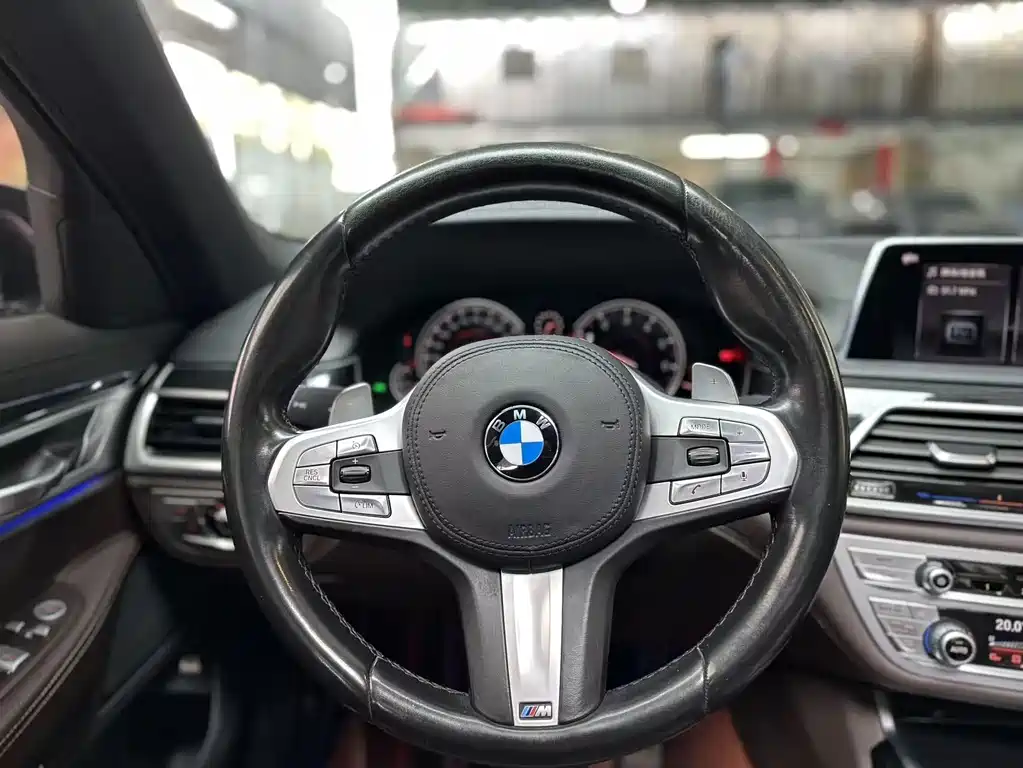 BMW 7 Series 2019 — фото 16