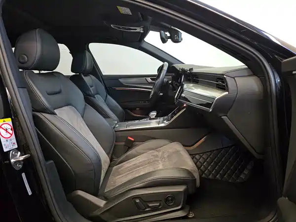 Audi A6L 2022