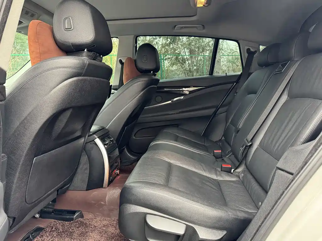 BMW 5 Series GT 2015 — фото 6