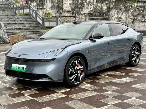 Lynk & Co Z10 2024