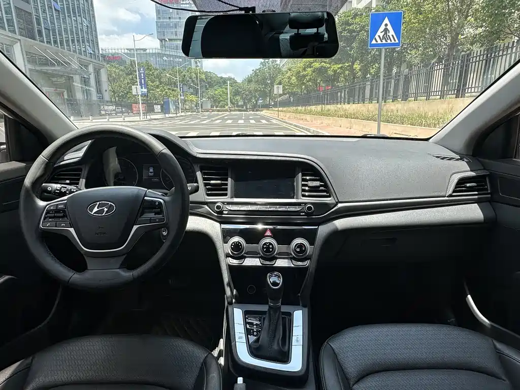 Hyundai Elantra 2020 — фото 9