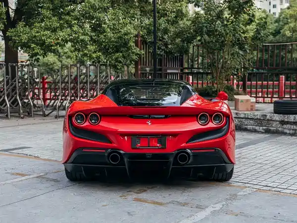 Ferrari F8 2022