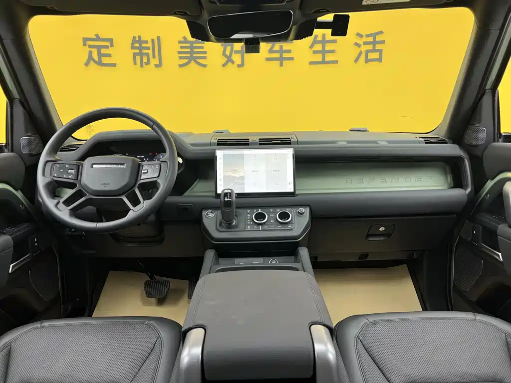 Land Rover Defender 2023 — фото 15