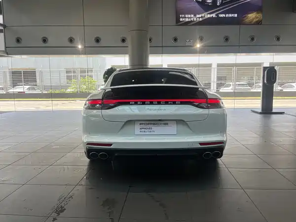 Porsche Panamera 2023