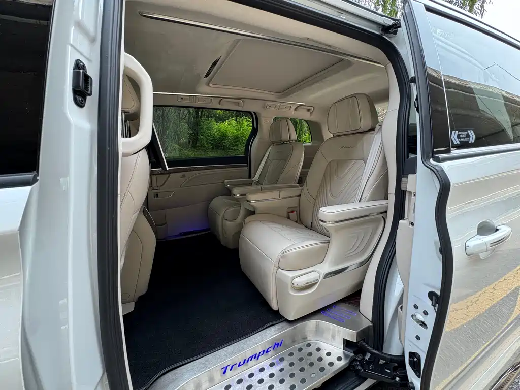 GAC Motor Trumpchi M8 2022 — фото 25