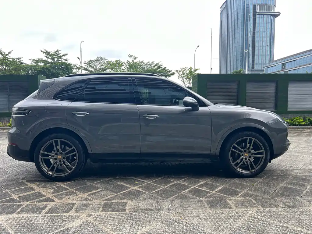 Porsche Cayenne 2021