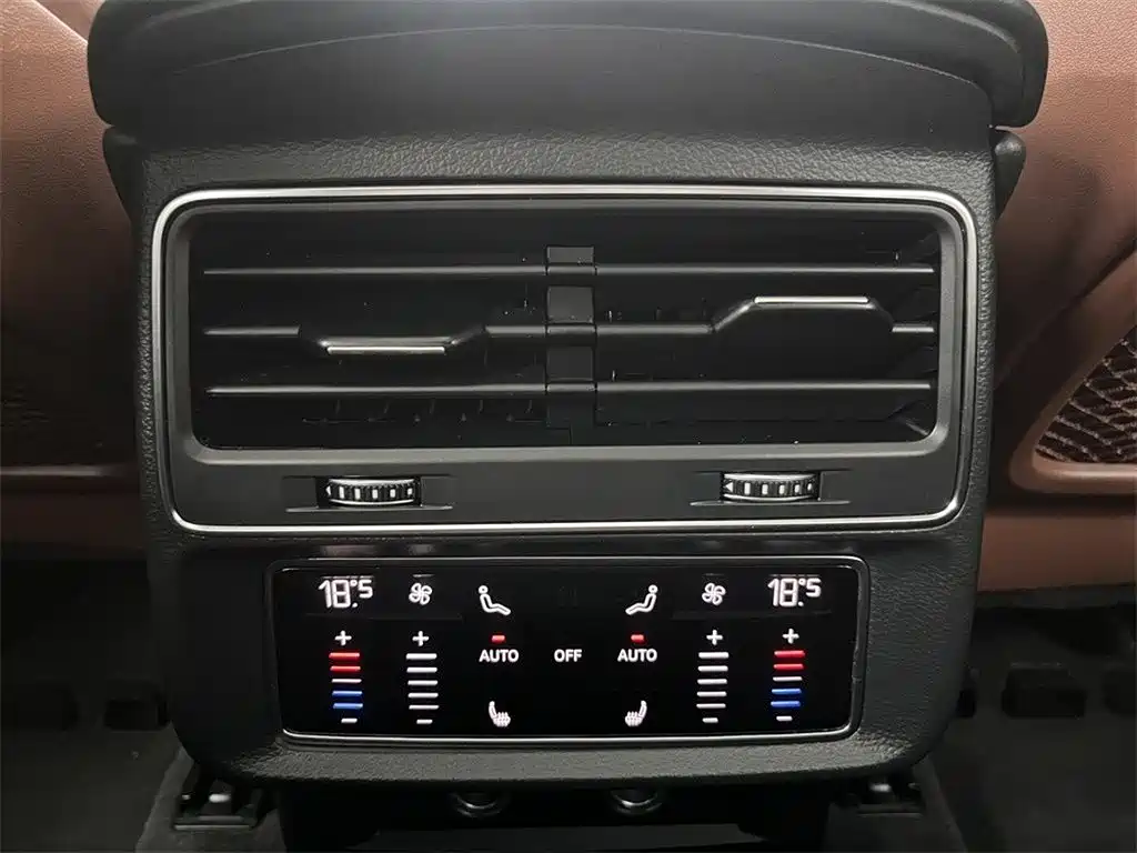 Audi Q7 2023 — фото 15