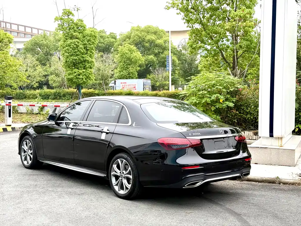 Mercedes-Benz E-Class 2022