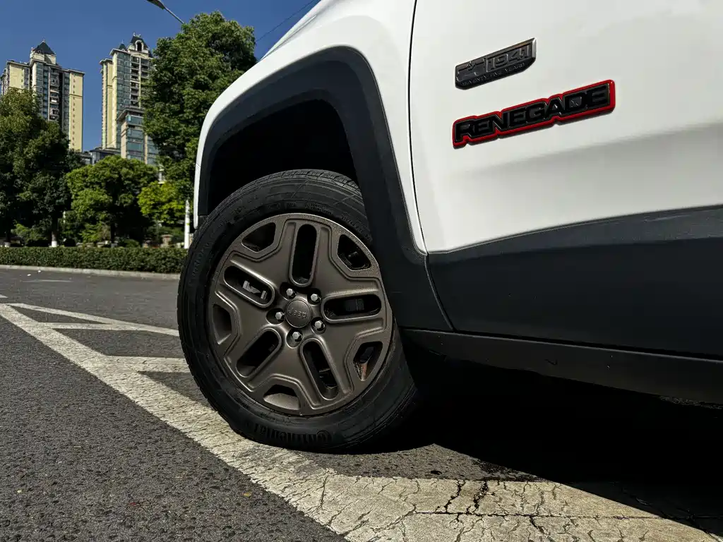 Jeep Renegade 2017 — фото 22