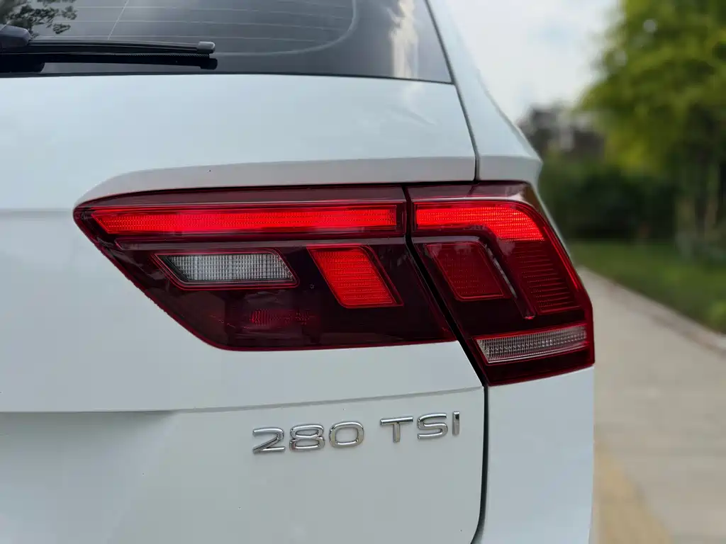 Volkswagen Tiguan L 2023 — фото 20