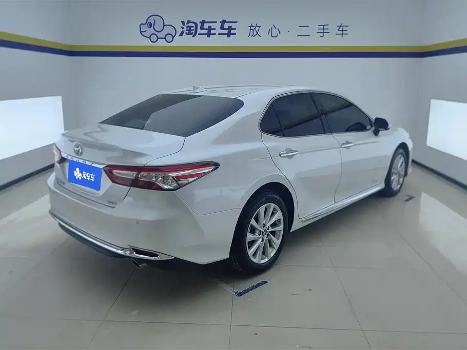 Toyota Camry 2024 — фото 3
