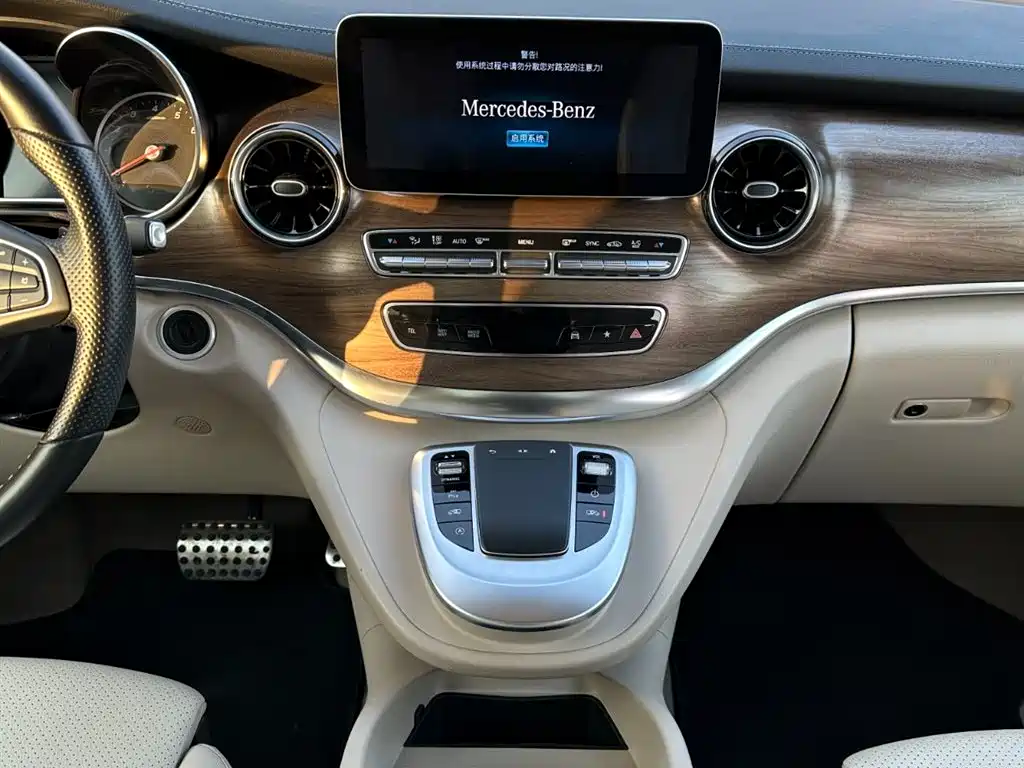 Mercedes-Benz V-Class 2023 — фото 21