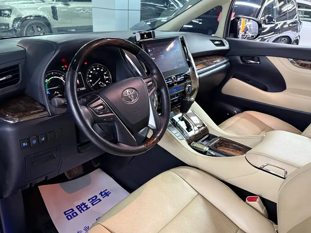 Toyota Alphard 2022 — фото 9