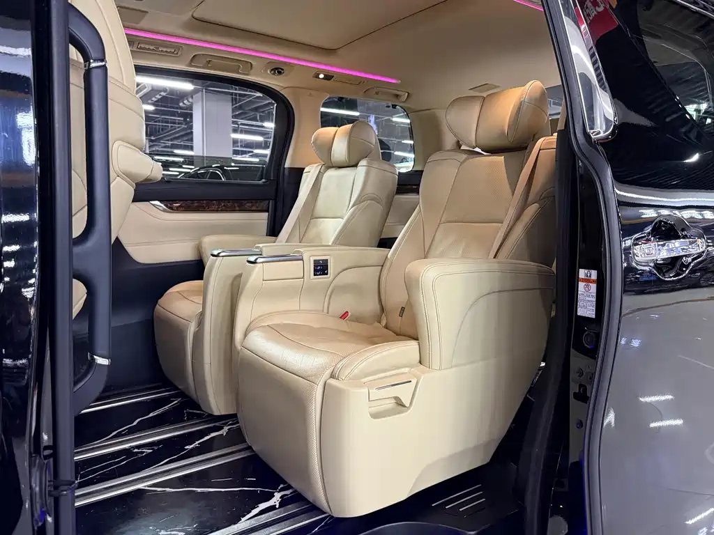 Toyota Alphard 2022 — фото 15