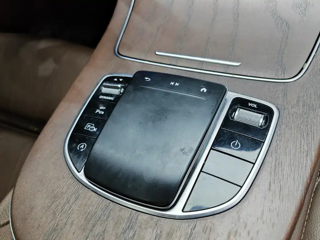 Mercedes-Benz E-Class 2023 — фото 16