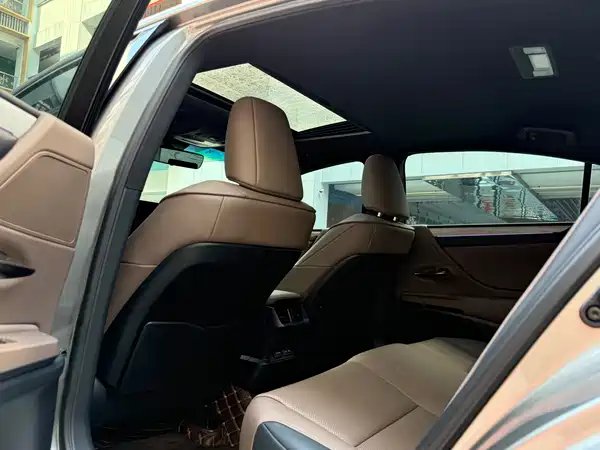 Lexus ES 2025