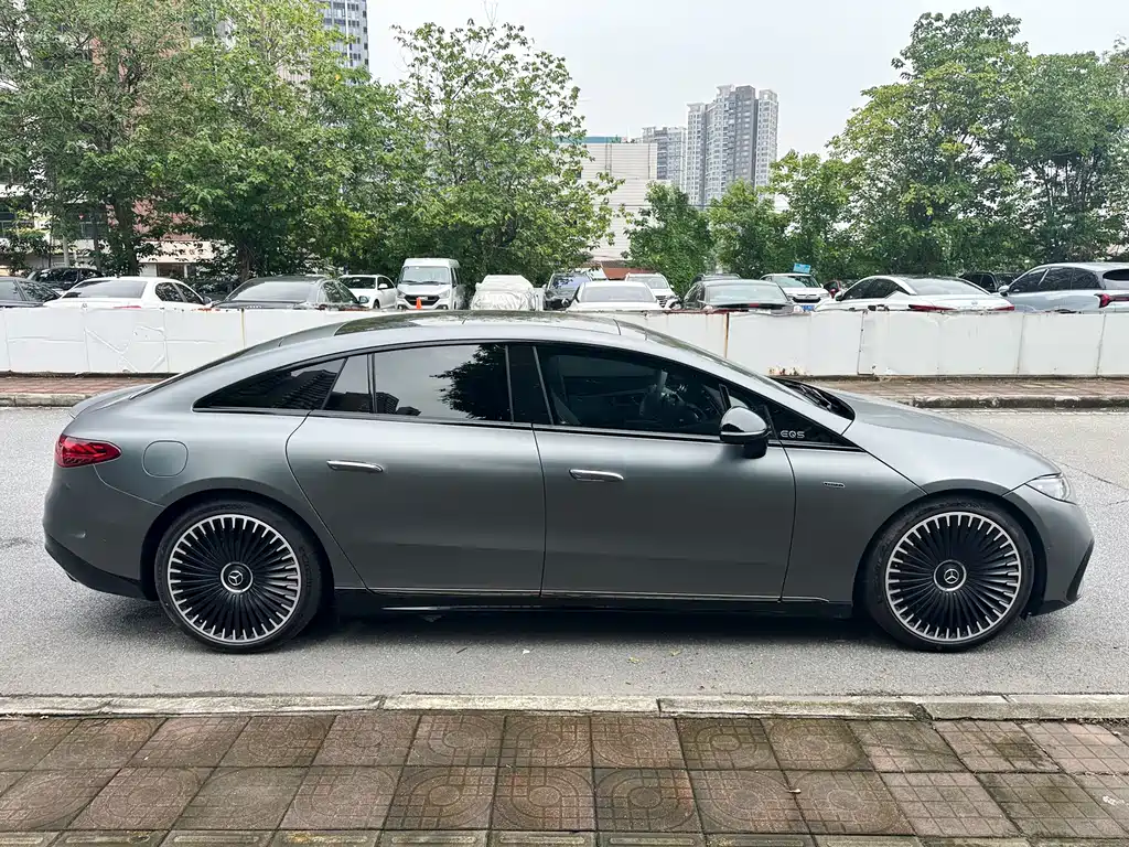 Mercedes-Benz EQS AMG 2023 — фото 5