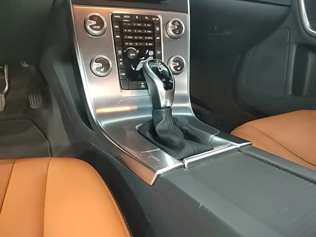 Volvo S60 2017 — фото 14