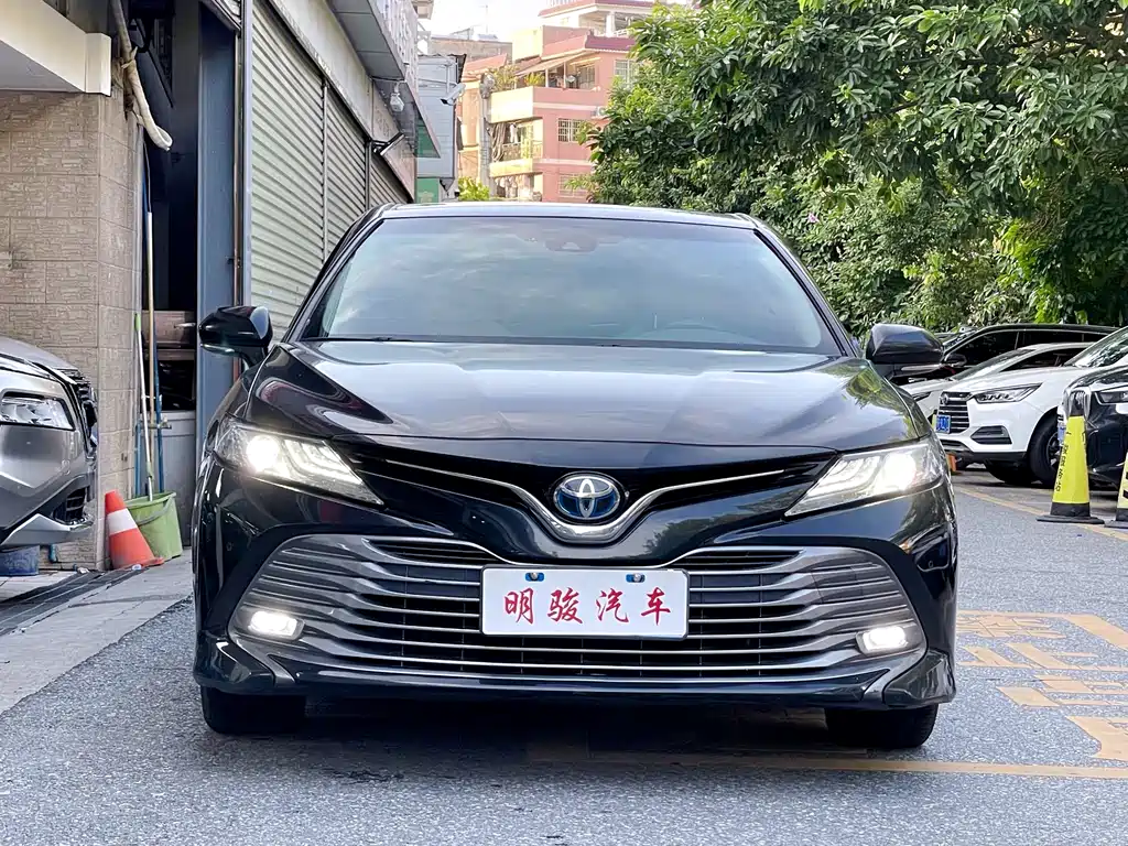 Toyota Camry 2020 — фото 2