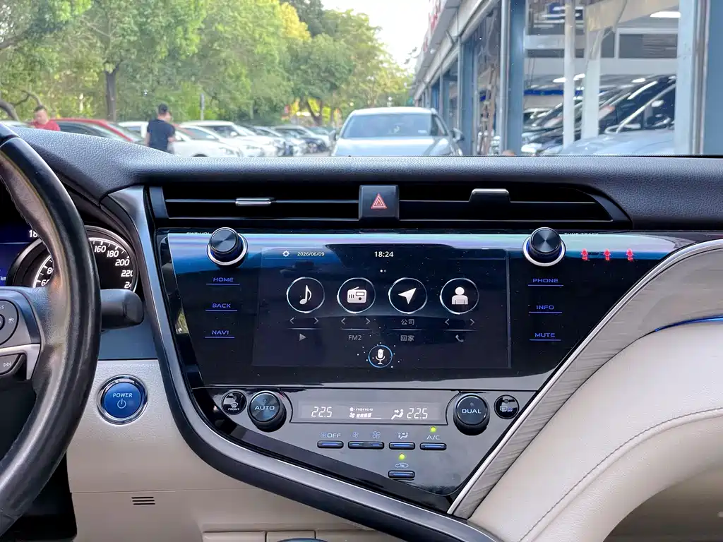 Toyota Camry 2020 — фото 13