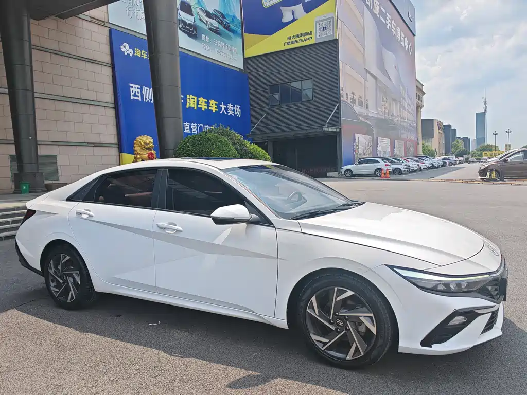 Hyundai Elantra 2024