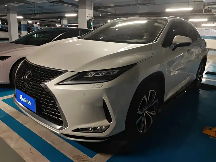 Lexus RX 2022 — фото 1