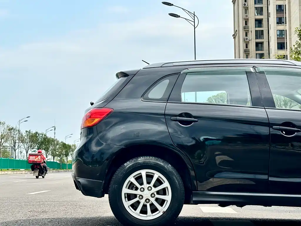 Mitsubishi ASX 2015 — фото 12