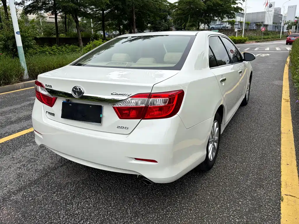 Toyota Camry 2013 — фото 16