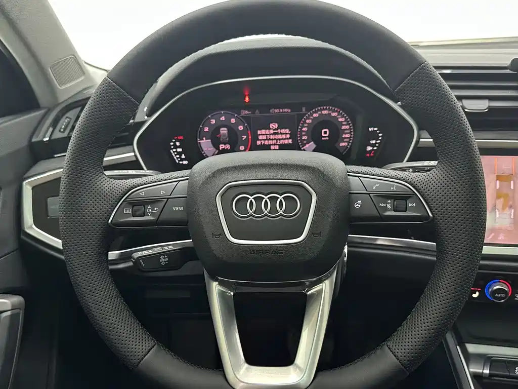 Audi Q3 2023 — фото 12