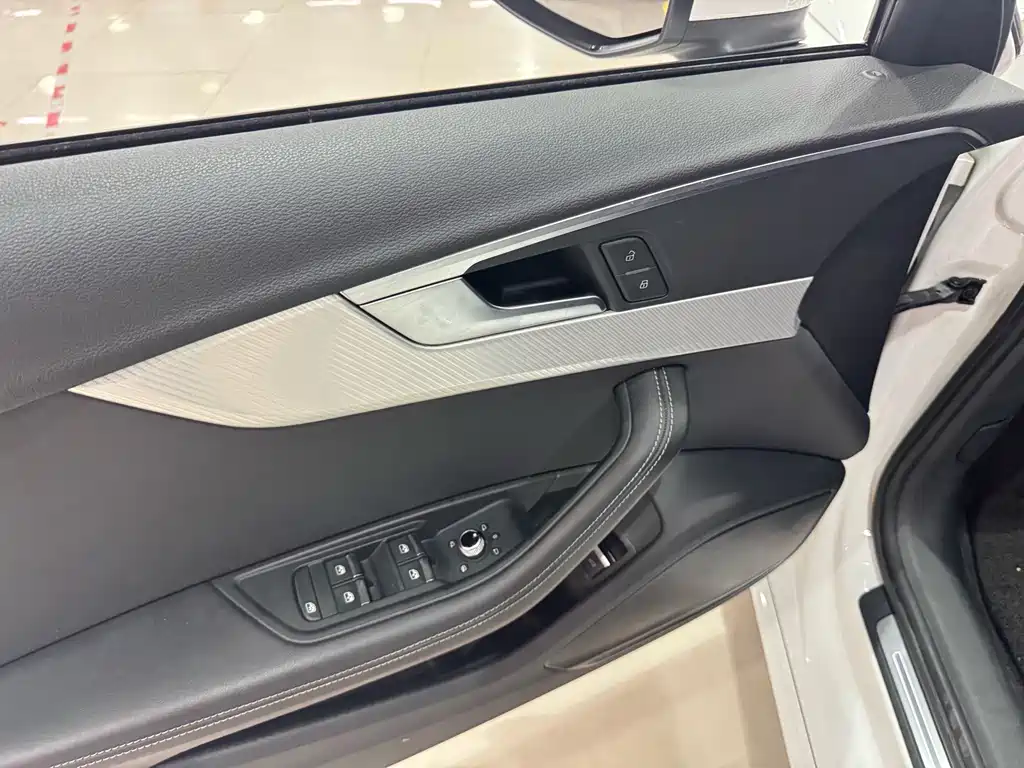 Audi A4L 2021 — фото 17