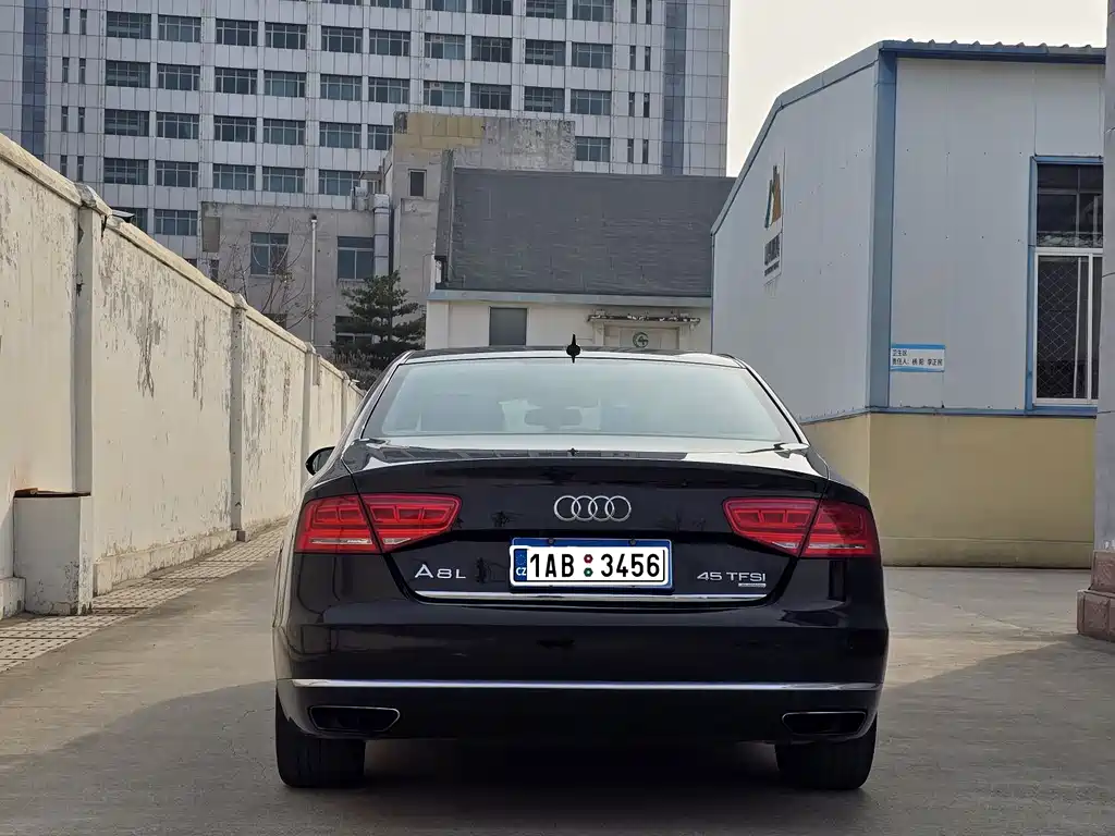 Audi A8 2013 — фото 4