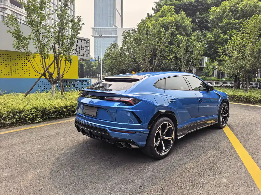 Lamborghini Urus 2019 — фото 22