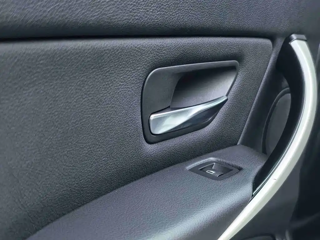 BMW 3 Series 2016 — фото 10
