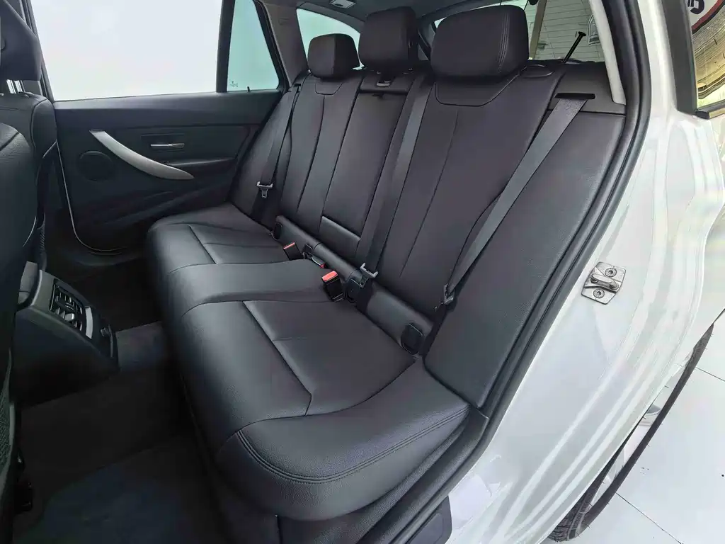 BMW 3 Series 2016 — фото 12