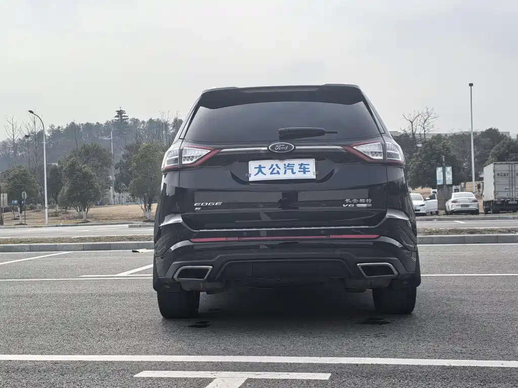 Ford Edge 2018 — фото 14