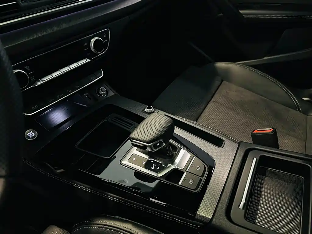 Audi Q5L Sportback 2025 — фото 11
