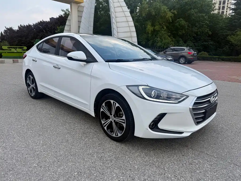Hyundai Elantra 2019 — фото 3