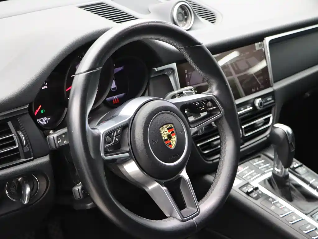 Porsche Macan 2020 — фото 17