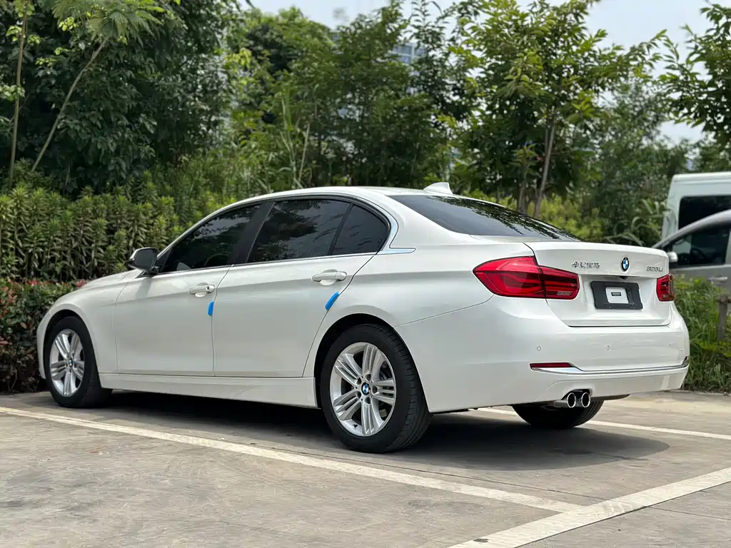 BMW 3 Series 2017 — фото 17