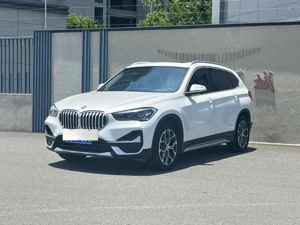 BMW X1 2022 — фото 1