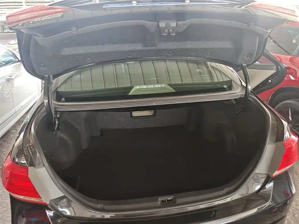 Toyota Camry 2015 — фото 19