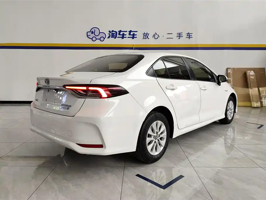Toyota Corolla 2023 — фото 3