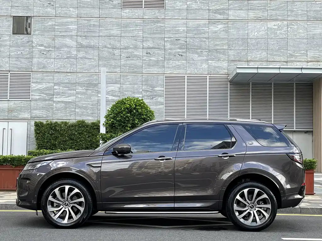 Land Rover Discovery Sport 2023 — фото 3