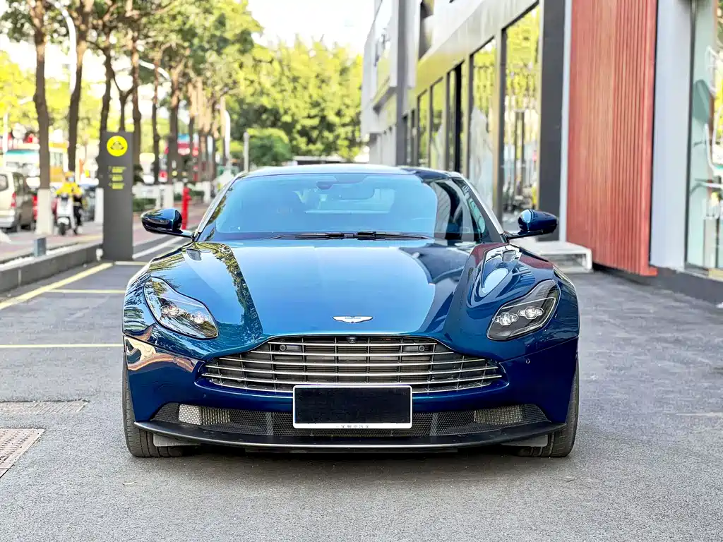 Aston Martin DB11 2020 — фото 2