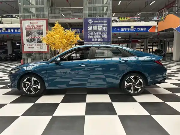 Hyundai Elantra 2022