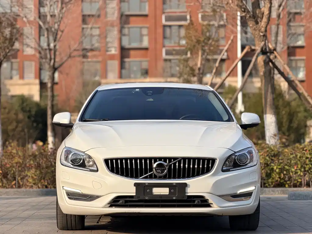 Volvo S60 2019 — фото 2