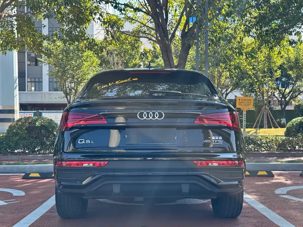Audi Q5L Sportback 2022 — фото 8