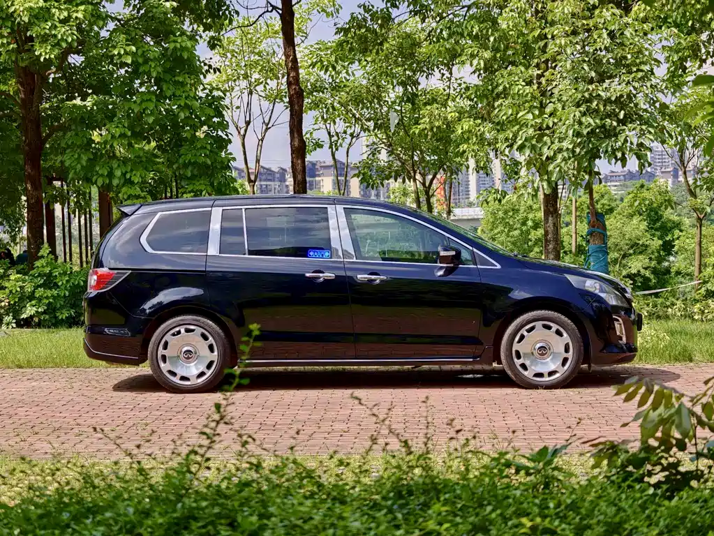 Mazda 8 2013