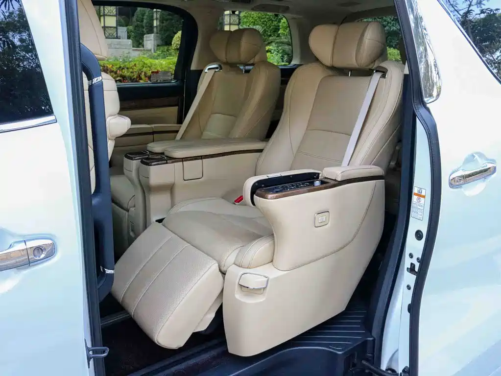 Toyota Alphard 2018 — фото 10
